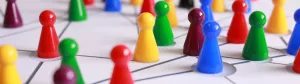 pions multicolores représentant le leadership