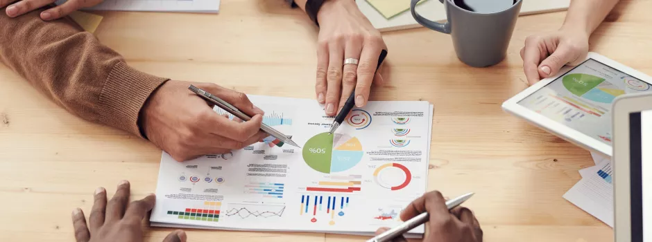 personnes établissant une stratégie pour une entreprise