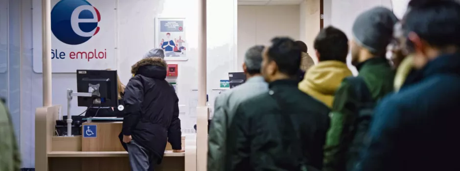 file de personnes sans emploi